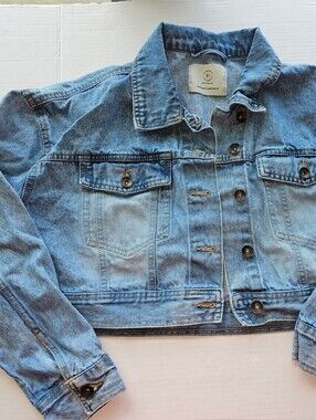 Cotton On – Cropped Denim Jacket Made Of Star Painted On Back Sz 10